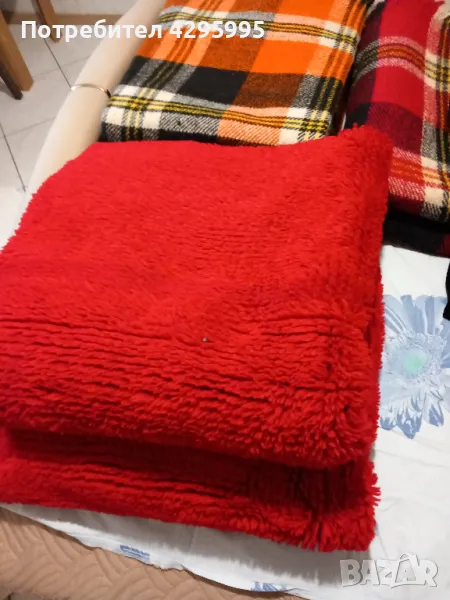 Одеяла, китеници, килими, тъкани възглавници, старинна гривна, снимка 1