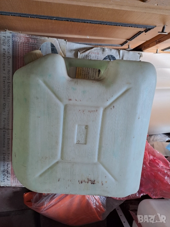 Бяла пластмасова туба, снимка 1