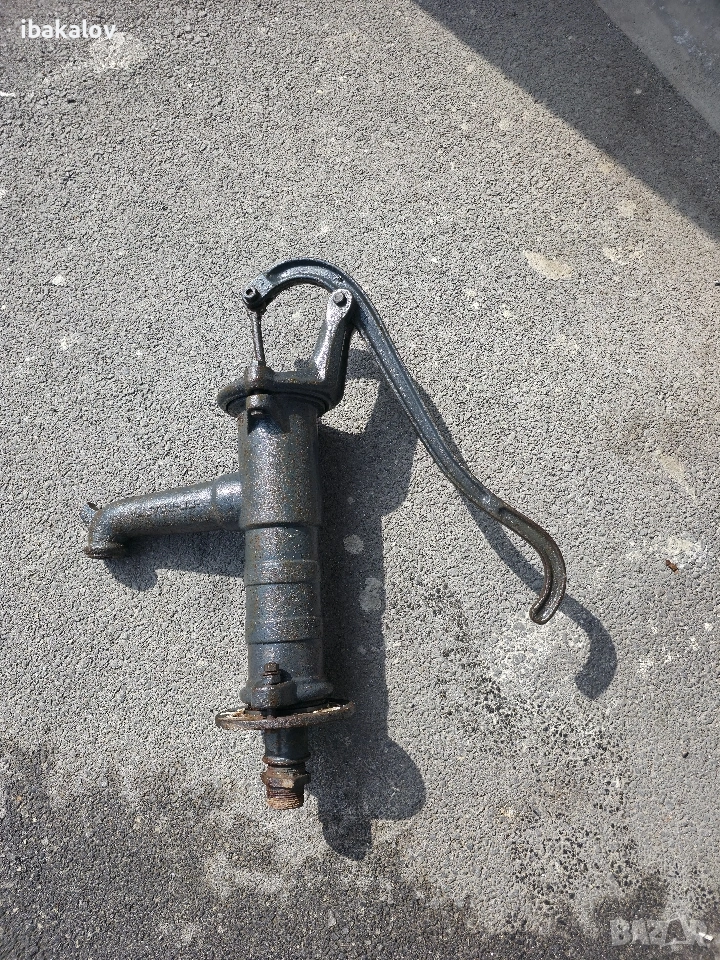 Стара ръчна помпа за вода или декорация , снимка 1