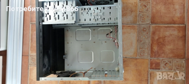 Кутия от компютър, снимка 4 - Захранвания и кутии - 52849814