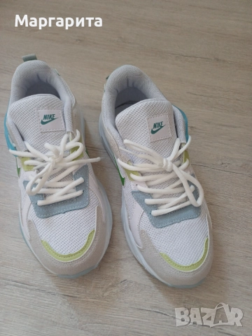 Дамски маратонки Nike, снимка 2 - Маратонки - 51741678