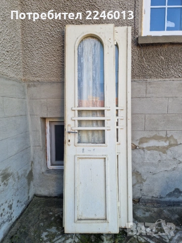 Стара соц врата и прозорец