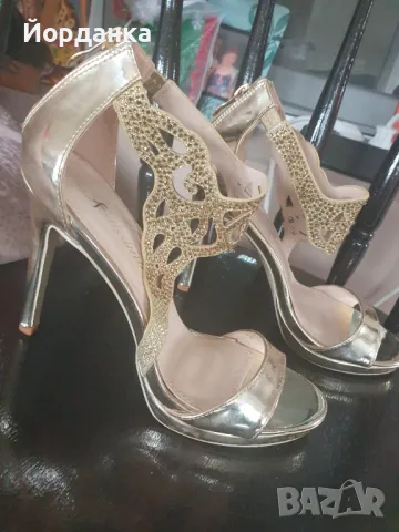 Здравейте, продавам елегантни дамски сандали 