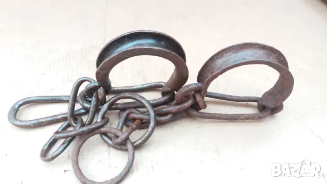 масивни ковани възрожденски окови, белезници, пранги букаи , снимка 9 - Антикварни и старинни предмети - 49674760