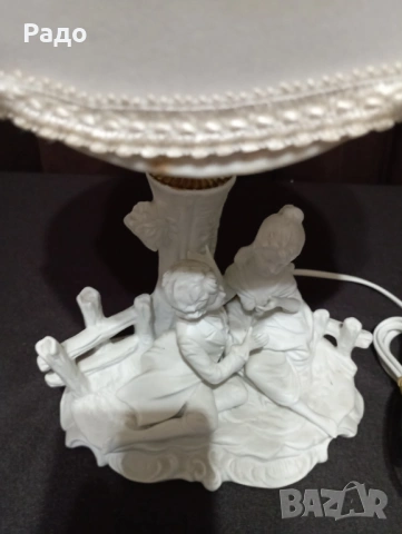 Красива бяла фигурална старинна лампа с абажур, снимка 3 - Настолни лампи - 53290946