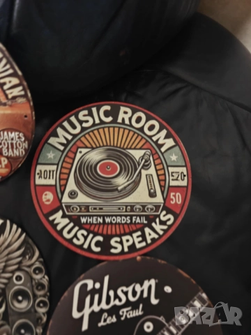 Интериор за клуб,бар,репетиционна,китарна или фенска стая, снимка 6 - Китари - 52307047