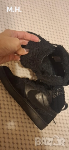 Зимни кецове NIKE, номер 35,5, снимка 2 - Детски боти и ботуши - 52629406