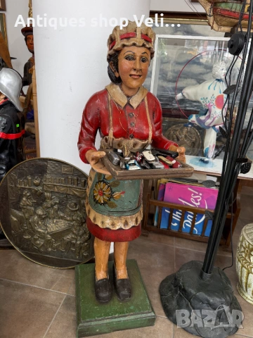 Голяма дървена фигура на сервитьорка-посрещач №7976 И