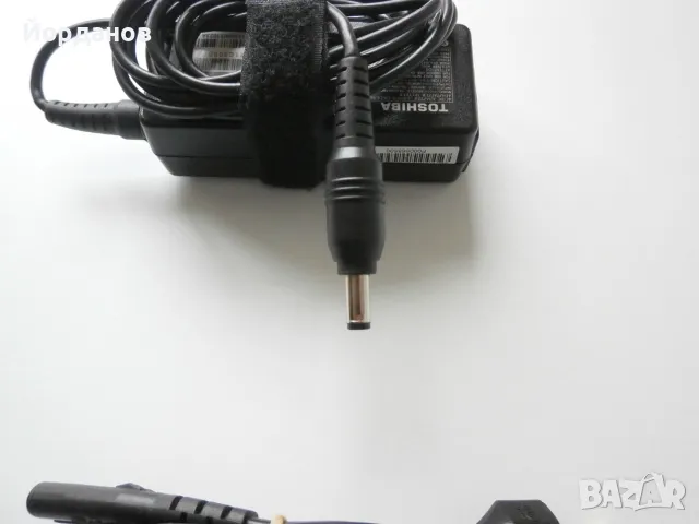 Оригинално зарядно Toshiba, снимка 3 - Захранвания и кутии - 49843710