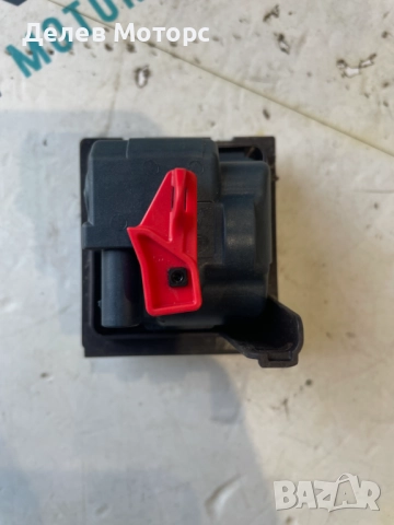 A0008202303 механизъм за отваряне на капачката на резервоара от Mercedes CLA 180 Sport