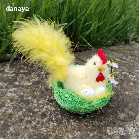 4613 Великденска украса Кокошка с яйца в гнездо, 6 см