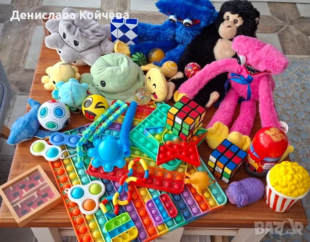 голяю сет от фиджети, попити, антистрес играчки 