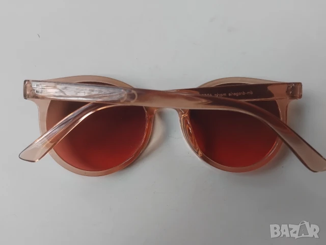 Дамски слънчеви очила в свеж прасковен цвят, снимка 2 - Слънчеви и диоптрични очила - 51241309