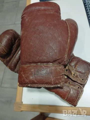 Стари боксови ръкавици.