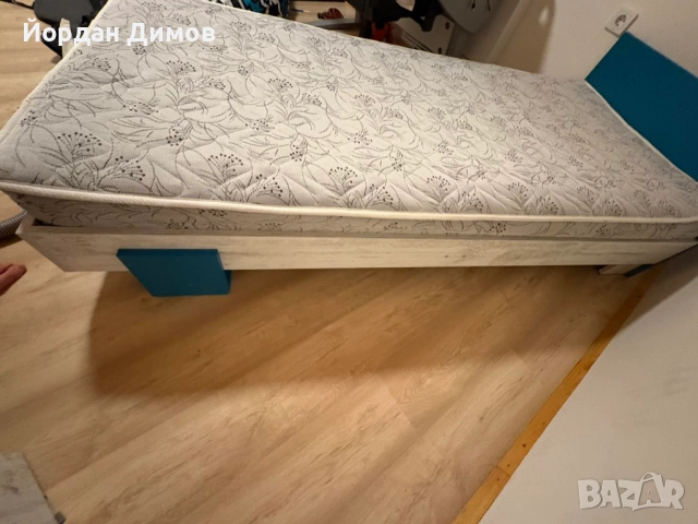 Продавам единично легло с матрак, снимка 2 - Спални и легла - 52013932