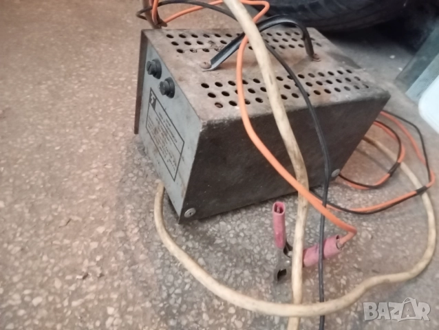 Българско зарядно за акумулатор 12V