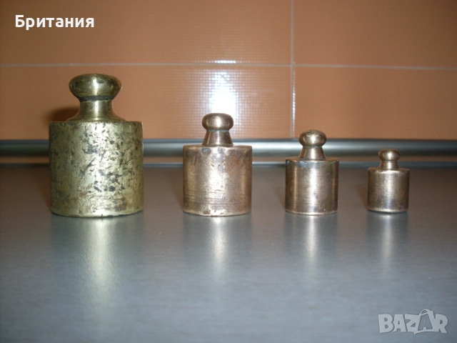 Стари бронзови тежести за кантар.
