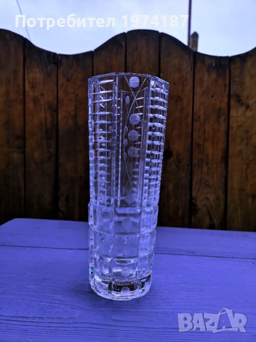 Ново. Стъклена ваза, снимка 2 - Вази - 50647954