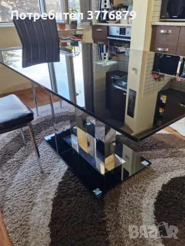 Продавам стъклена маса + 4 стола, снимка 1