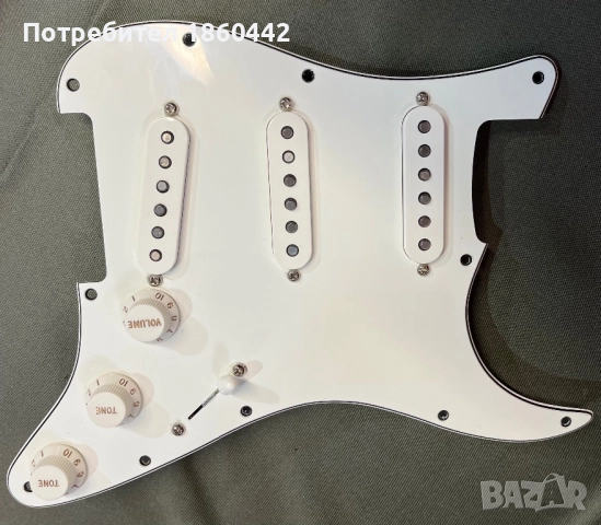 Оборудван пикгард Fender Player Stratocaster