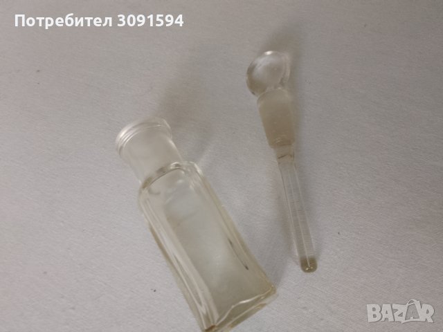 Винтидж прозрачна стъклена бутилка  ,шишенце за парфюм със стъклена запушалка, снимка 1 - Антикварни и старинни предмети - 41376033