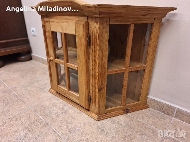 Винтидж витрина за стена, снимка 2 - Секции и витрини - 52262971