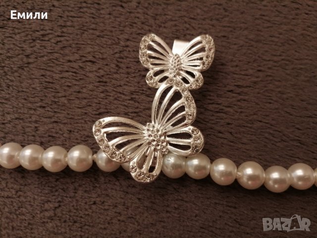 Елегантен колан бижу с бели/бежови перли и закопчалка пеперуди в сребрист цвят, снимка 5 - Колани - 41559674