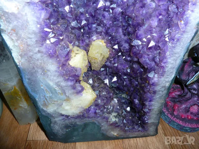 голям аметист, 50кг. От Бразилия. 66х30х20см., снимка 3 - Други ценни предмети - 48470672