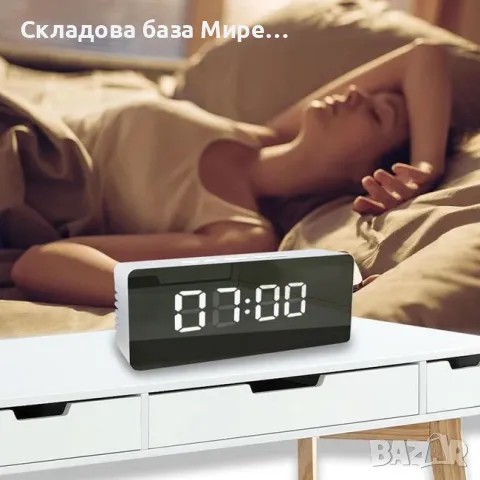 Часовник настолен,Две аларми,Термометар,Влагометар,USB,3 AAA батерии.14,5х4х8 сантиметра , снимка 1