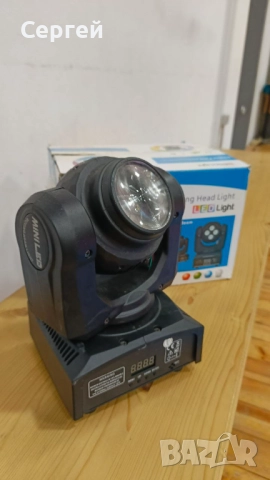 Продавам 3 движещи се глави и машина за тежък дим.