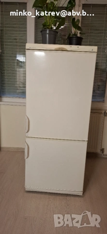 Използван хладилник с фризер за дома или офиса