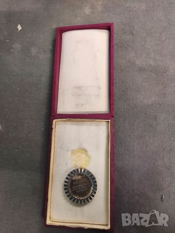 Продавам плакет -Четвърта републиканска Сартикиада 1944-1974, снимка 5 - Други ценни предмети - 35936469