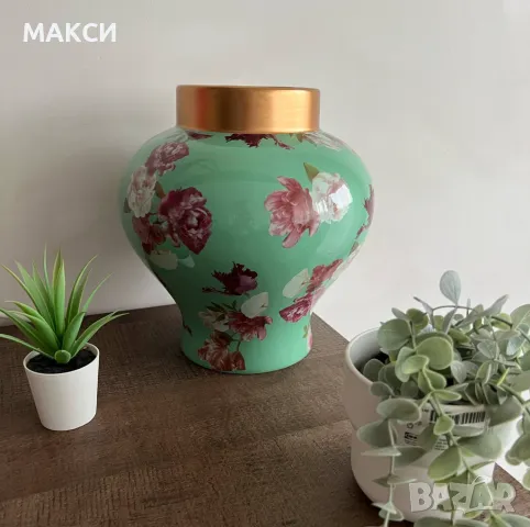 Разкошна тумбеста ваза с дебел златист кант в зелено с красиви цветя, снимка 5 - Вази - 50068401