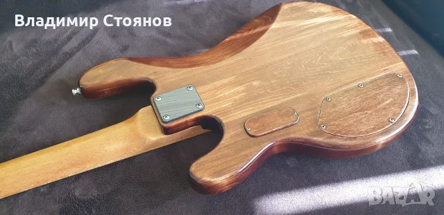Бас китара Custom V, снимка 6 - Китари - 55728602