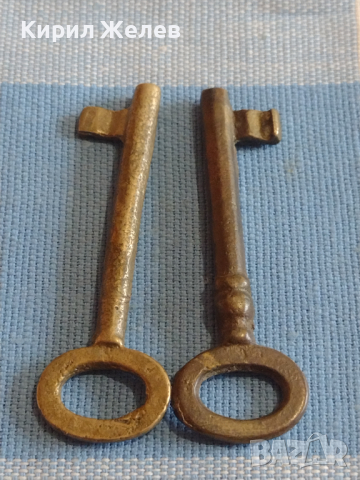 Два стари бронзови ключа от соца за брава за КОЛЕКЦИЯ ДЕКОРАЦИЯ БИТОВ КЪТ 29261, снимка 3 - Други ценни предмети - 44837256