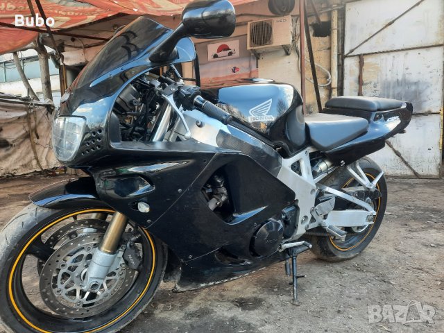 Honda CBR 900 и CBR F4 на части
