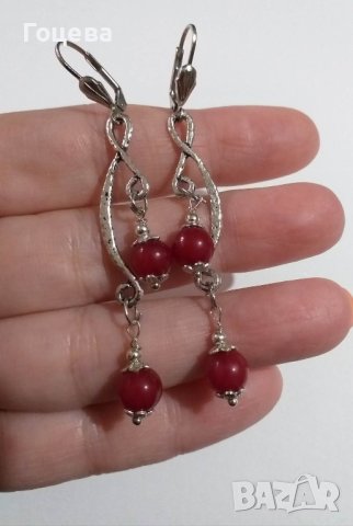 Прекрасен комплект бижута със скъпоценни камъни Рубини и нежна орнаментирана основа в цвят сребро, снимка 3 - Бижутерийни комплекти - 41142504