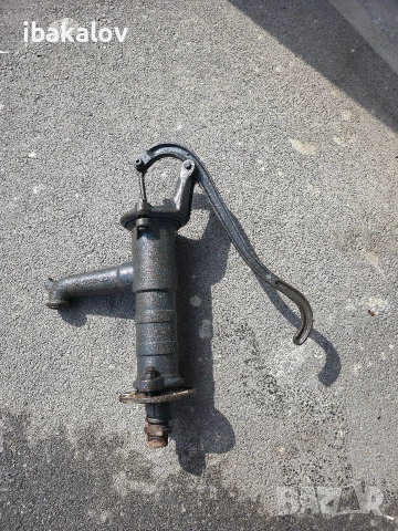 Стара ръчна помпа за вода или декорация , снимка 1