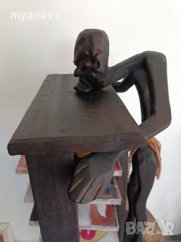 Шкаф за 26 бр. музикални дискове. Ръчно изработена дърворезба на шаман . , снимка 7 - Шкафове - 48854517