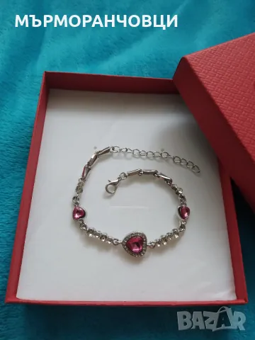 Нова, сребърна гривна с подаръчна кутия.