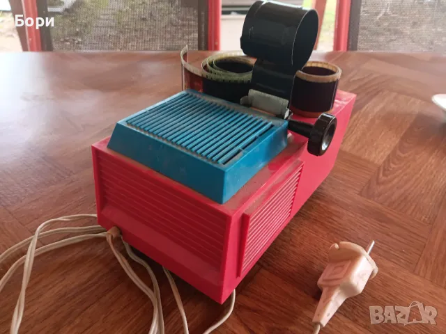 Прожекционен апарат с 3 детски филма, снимка 4 - Плейъри, домашно кино, прожектори - 47498823