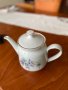Много красив български порцеланов чайник на Китка, снимка 1 - Сервизи - 35939895