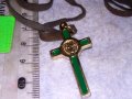 СТИЛНО КАТОЛИЧЕСКО ПОЗЛАТЕНО РАЗПЯТИЕ КРЪСТ с ЕМАЙЛ ЛАК и ШНУРЧЕ от ВЕЛУР 21540, снимка 4