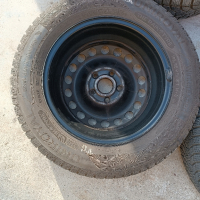 Неразличими от нови зимни гуми Uniroyal с джанти 15, снимка 2 - Гуми и джанти - 44658543
