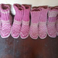 Ръчно плетени терлици , снимка 2 - Дамски чорапи - 42127507