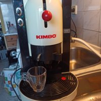 Кафемашина оригинална италианска Кимбо с капсули, работи отлично и прави хубаво кафе , снимка 4 - Кафемашини - 41709411