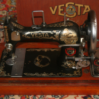 Шевна машина VESTA, снимка 1 - Антикварни и старинни предмети - 44790415