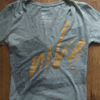 nike - страхотна дамска тениска КАТО НОВА, снимка 3 - Тениски - 36262104