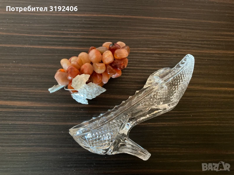 Грозд от естествен кехлибар и пантофка от чешки кристал, перфектно състояние, снимка 1