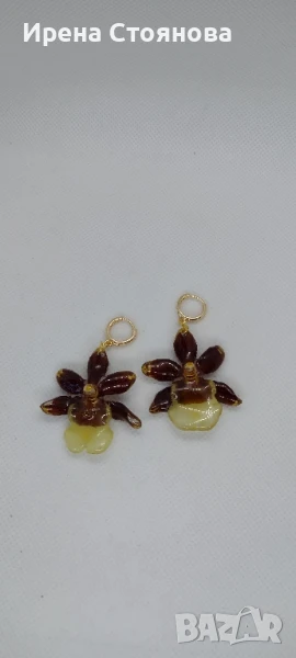 Обеци с естествен цвят на мини орхидея. Цветче с размери 3,5/4 см. , снимка 1